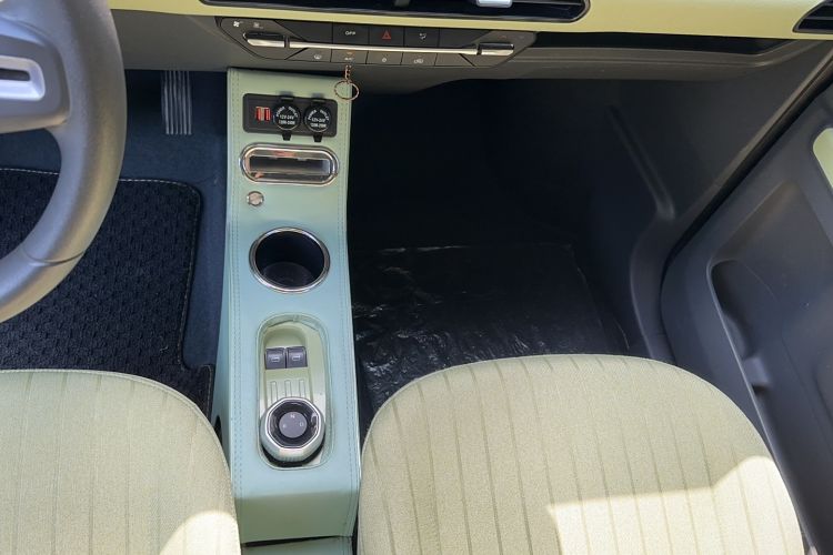 Used Geely Auto Panda 2023 Panda Mini 200km Endurance Bear Gear Lever
