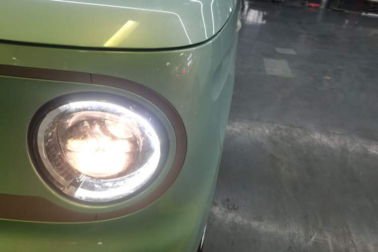 Used Geely Auto Panda 2023 Panda Mini 200km Endurance Bear Left Front Headlight