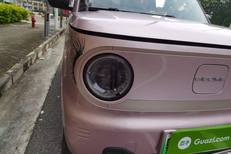 Used Geely Auto Panda 2023 Panda Mini 200km Endurance Bear Right Front Headlight