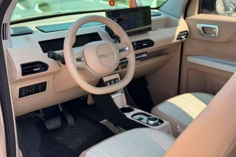 Used Geely Auto Panda 2023 Panda Mini 200km Endurance Bear Interior 1