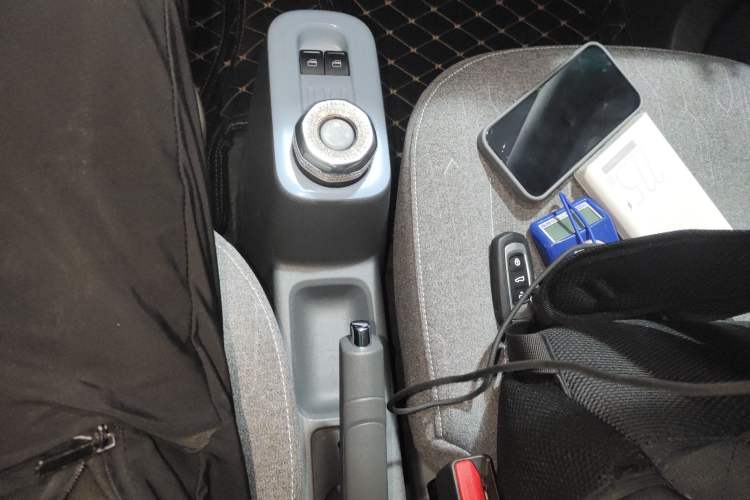 Used Geely Auto Panda 2023 Panda Mini 200km Endurance Bear Gear Lever