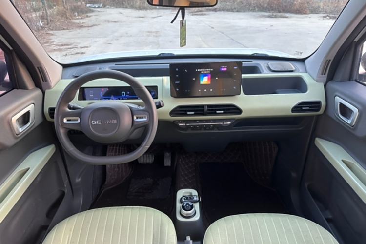 Used Geely Auto Panda 2023 Panda Mini 200km Dynamic Bear Interior 1