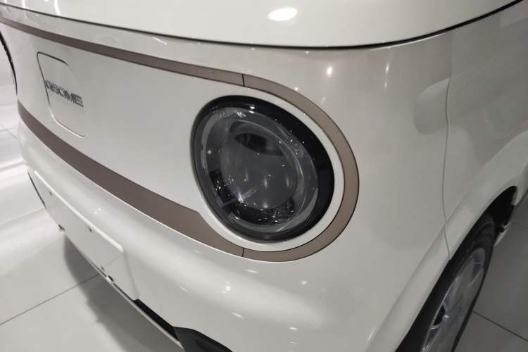 Used Geely Auto Panda 2023 Panda Mini 200km Endurance Bear Left Front Headlight