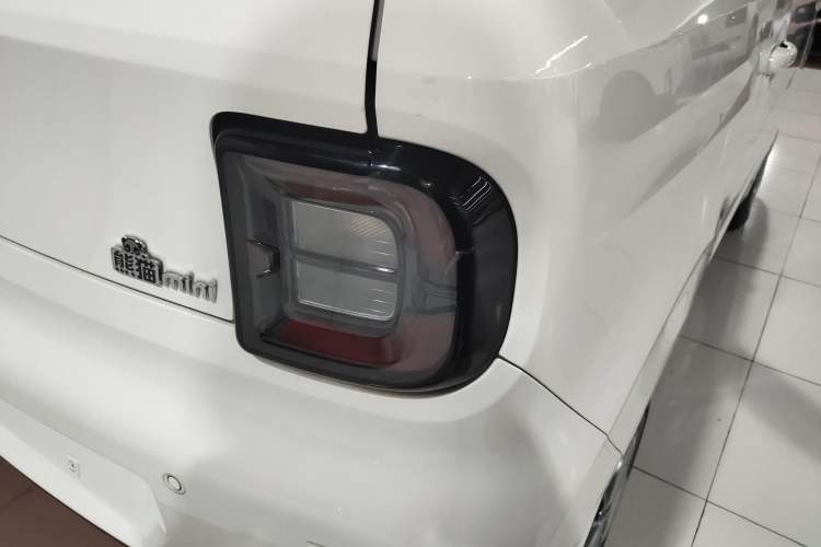 Used Geely Auto Panda 2023 Panda Mini 200km Endurance Bear Right Rear Taillight