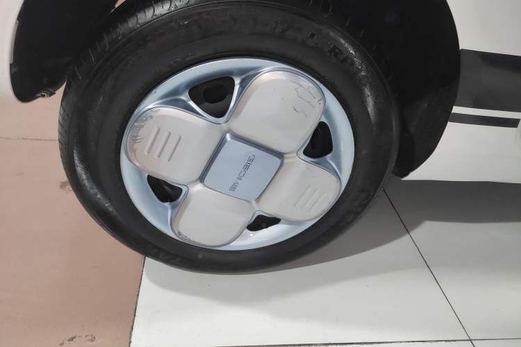 Used Geely Auto Panda 2023 Panda Mini 200km Endurance Bear Right Rear Wheel Hub