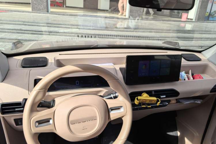 Used Geely Auto Panda 2024 200km Panda Kart Interior 3