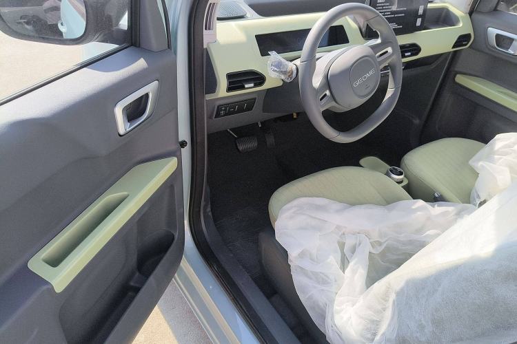 Used Geely Auto Panda 2024 Panda Mini 200km Endurance Bear Interior 2