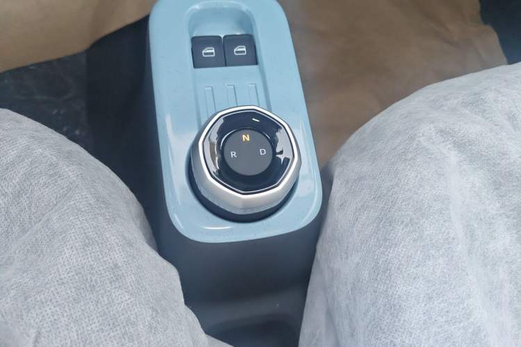 Used Geely Auto Panda 2024 Panda Mini 200km Endurance Bear Gear Lever