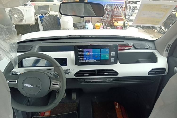 Used Geely Auto Panda 2024 Panda Mini 200km Endurance Bear Interior 1