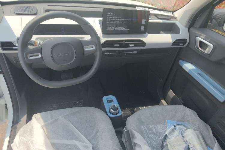 Used Geely Auto Panda 2024 Panda Mini 200km Endurance Bear Interior 1