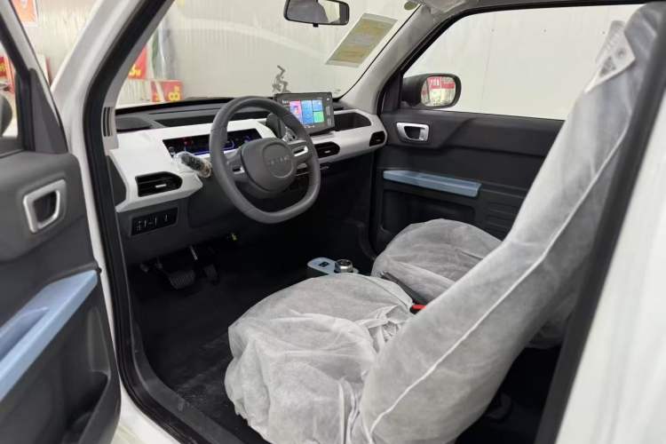 Used Geely Auto Panda 2024 Panda Mini 200km Endurance Bear Interior 2