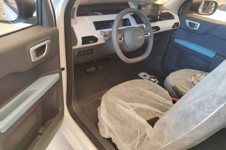Used Geely Auto Panda 2024 Panda Mini 200km Endurance Bear Interior 2
