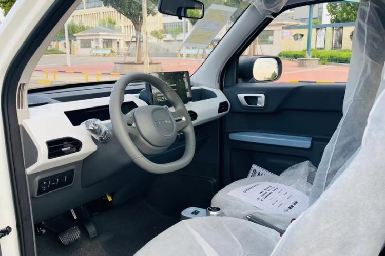 Used Geely Auto Panda 2024 Panda Mini 200km Endurance Bear Interior 2