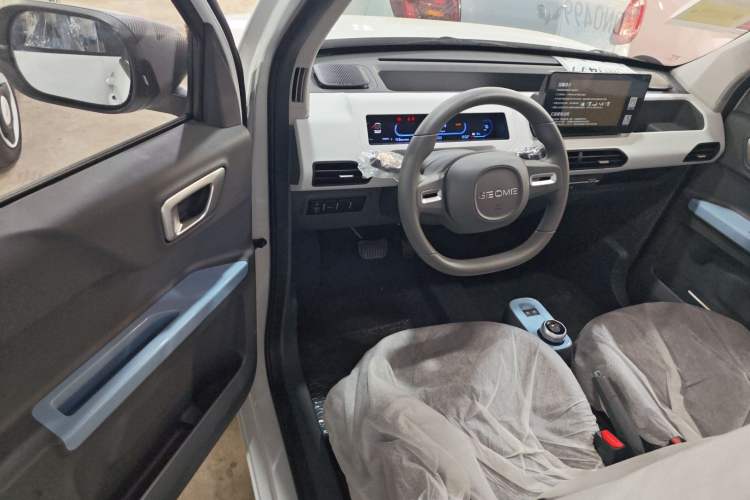 Used Geely Auto Panda 2024 Panda Mini 200km Endurance Bear Interior 2