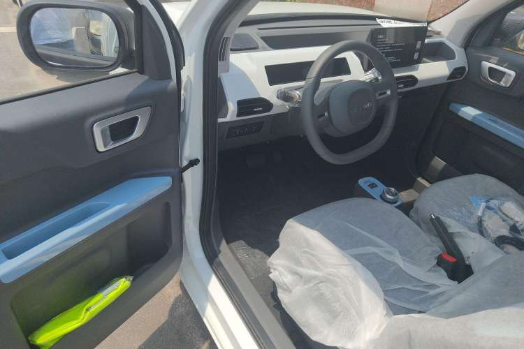 Used Geely Auto Panda 2024 Panda Mini 200km Endurance Bear Interior 2