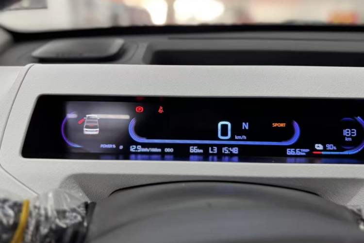 Used Geely Auto Panda 2024 Panda Mini 200km Endurance Bear Odometer Close Up