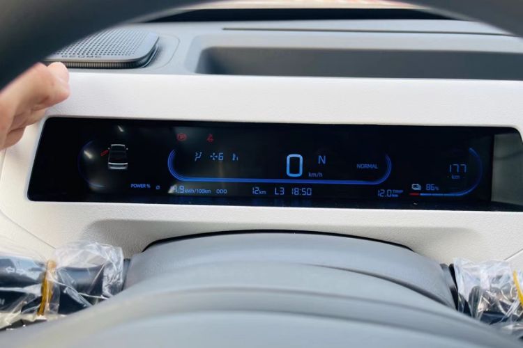 Used Geely Auto Panda 2024 Panda Mini 200km Endurance Bear Odometer Close Up