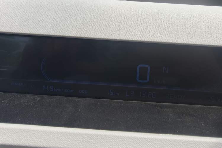 Used Geely Auto Panda 2024 Panda Mini 200km Endurance Bear Odometer Close Up
