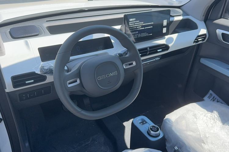 Used Geely Auto Panda 2024 Panda Mini 200km Endurance Bear Steering Wheel