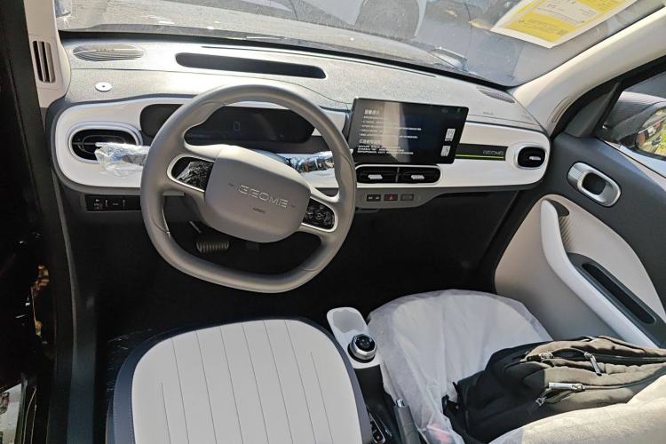 Used Geely Auto Panda 2025 210km Panda Kart Center Console