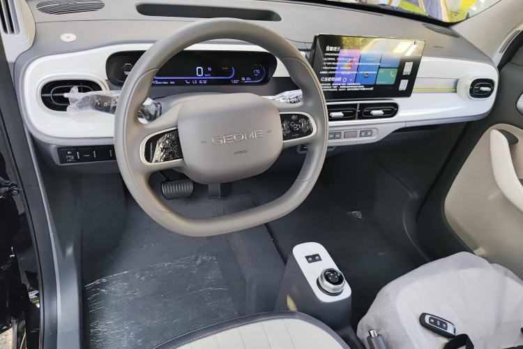 Used Geely Auto Panda 2025 210km Panda Kart Center Console
