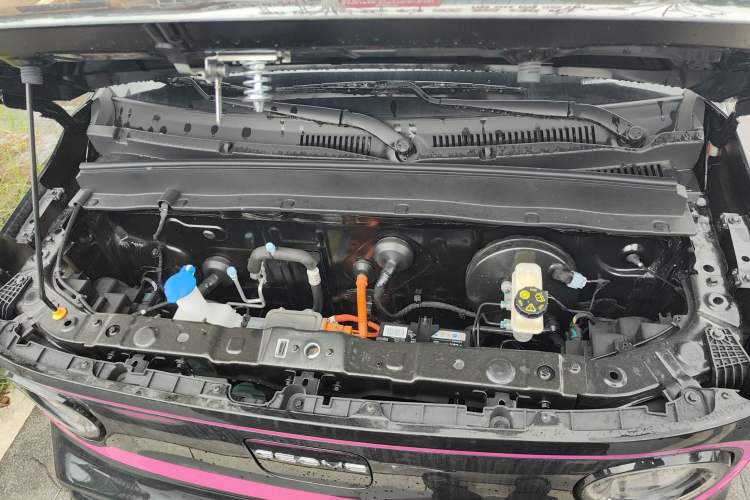 Used Geely Auto Panda 2025 210km Panda Kart Engine Bay
