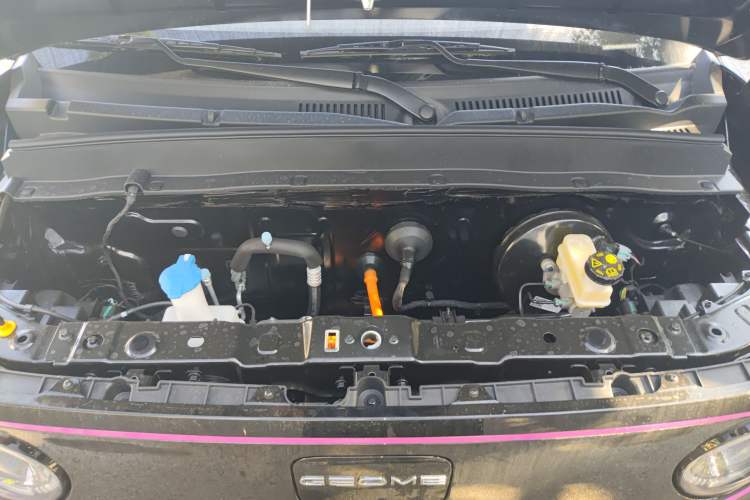 Used Geely Auto Panda 2025 210km Panda Kart Engine Bay