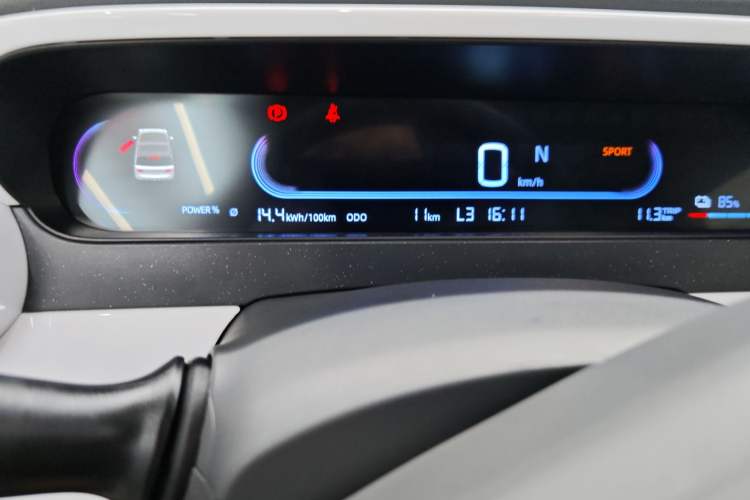 Used Geely Auto Panda 2025 210km Panda Kart Odometer Close Up