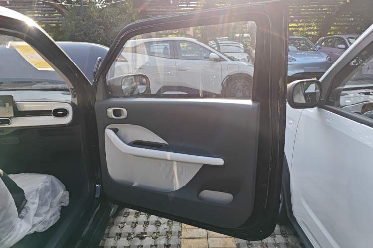 Used Geely Auto Panda 2025 210km Panda Kart Right Front Door Interior
