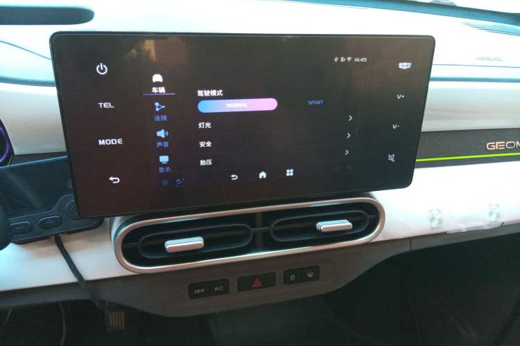 Used Geely Auto Panda 2025 210km Panda Rider Audio And AC Panel