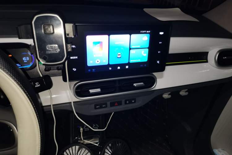 Used Geely Auto Panda 2025 210km Panda Rider Audio And AC Panel