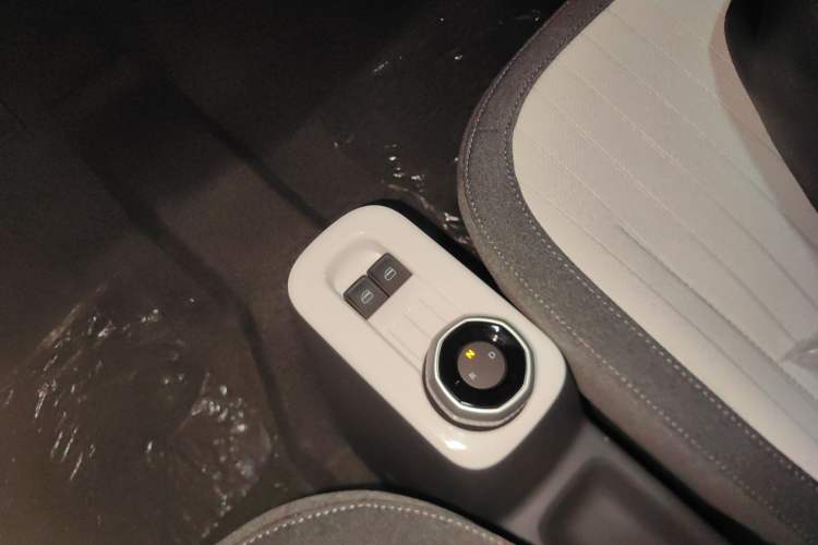 Used Geely Auto Panda 2025 210 km – Yuanqi Bear Gear Lever