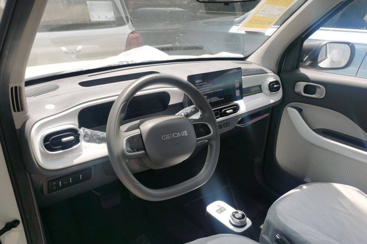 Used Geely Auto Panda 2025 210km Panda Kart Interior 1
