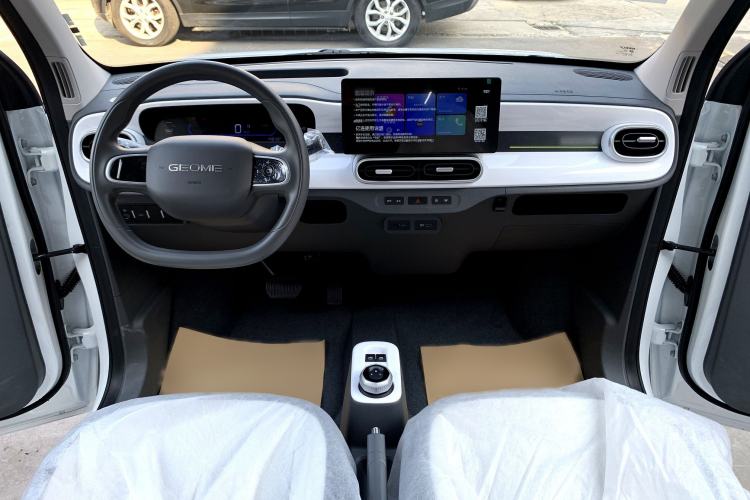 Used Geely Auto Panda 2025 210 km – Yuanqi Bear Interior 1