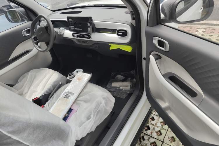 Used Geely Auto Panda 2025 210km Panda Kart Interior 1