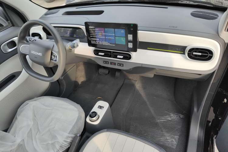 Used Geely Auto Panda 2025 210km Panda Kart Interior 2