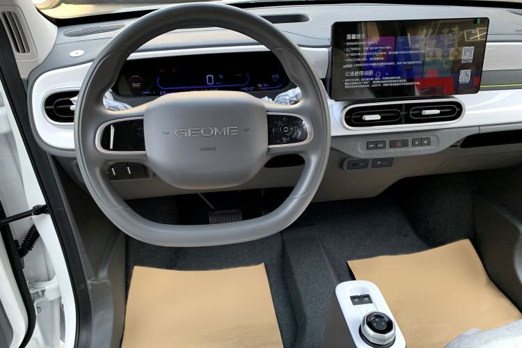 Used Geely Auto Panda 2025 210 km – Yuanqi Bear Interior 2