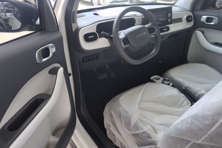 Used Geely Auto Panda 2025 210km Panda Kart Interior 2