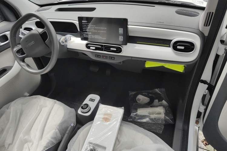 Used Geely Auto Panda 2025 210km Panda Kart Interior 2