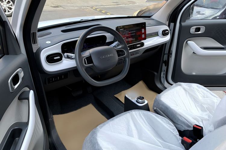 Used Geely Auto Panda 2025 210 km – Yuanqi Bear Interior 3