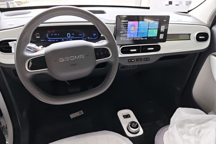 Used Geely Auto Panda 2025 210km Panda Kart Interior 3