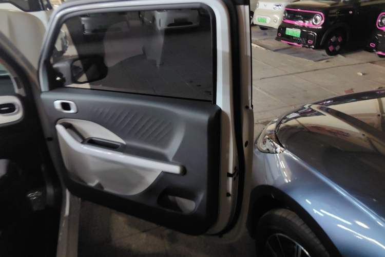 Used Geely Auto Panda 2025 210 km – Yuanqi Bear Right Front Door Interior