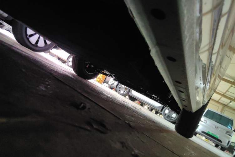 Used Geely Auto Panda 2025 210 km – Yuanqi Bear Right Side Sill