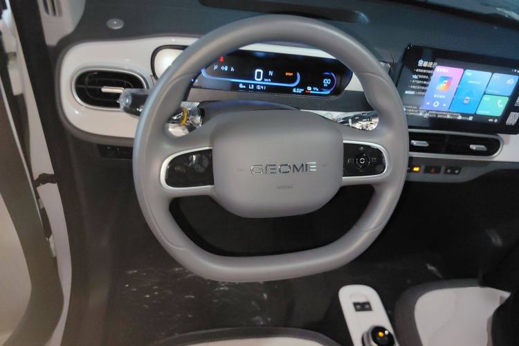 Used Geely Auto Panda 2025 210 km – Yuanqi Bear Steering Wheel