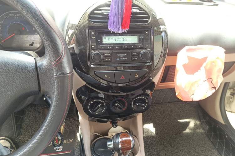Used Geely Auto Panda Classic 2010 "Love Her" Edition 1.3L Automatic Luxury Version Audio And AC Panel