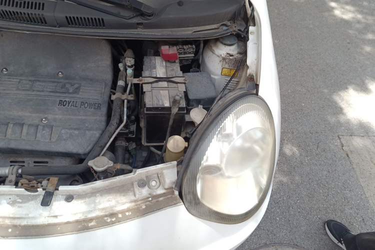 Used Geely Auto Panda Classic 2010 "Love Her" Edition 1.3L Automatic Luxury Version Engine Bay Left