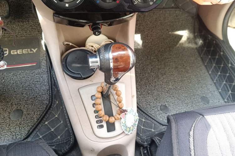 Used Geely Auto Panda Classic 2010 "Love Her" Edition 1.3L Automatic Luxury Version Gear Lever