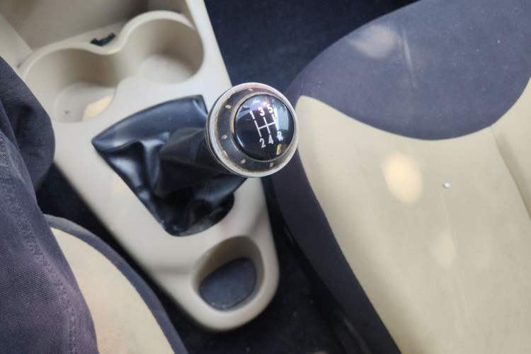 Used Geely Auto Panda Classic 2010 1.3L Manual Joyride Edition Gear Lever