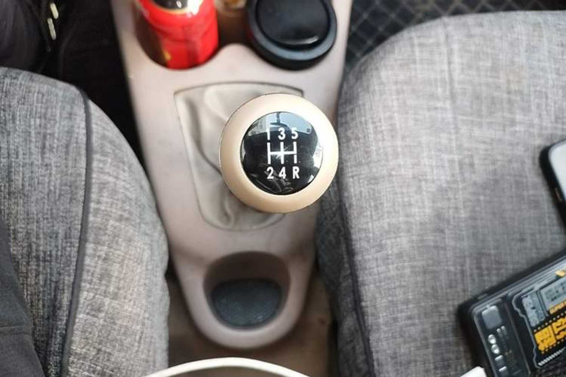 Used Geely Auto Panda Classic 2011 1.3L Manual Comfort II Gear Lever