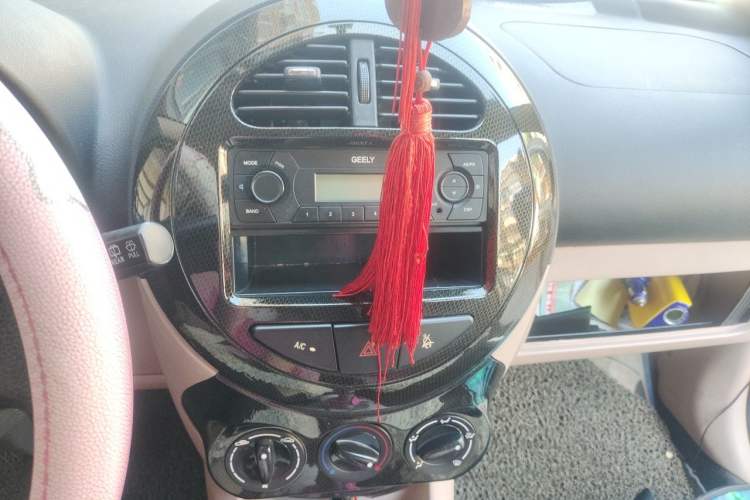 Used Geely Auto Panda Classic 2011 1.3L Manual Comfort II Audio And AC Panel